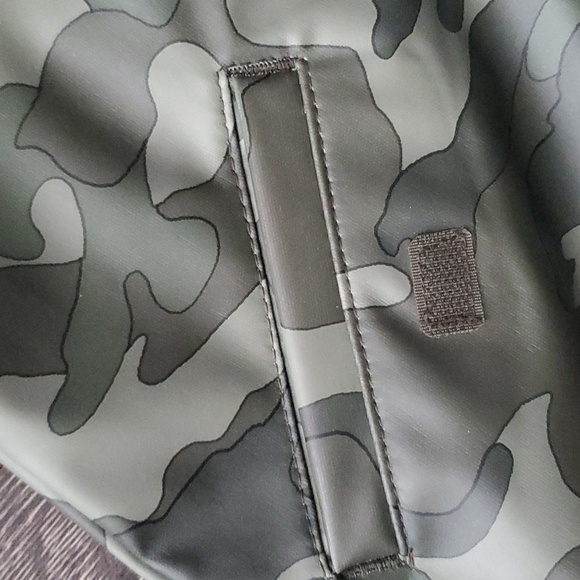 Kids Camo Raincoat with hood and pockets 3T Unisex - Water resistant jacket - Picture 2 of 10